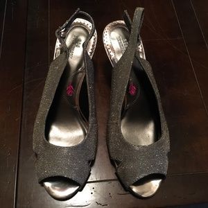 Ros Hommerson Silver Glitter Lana Shoes - NEW
